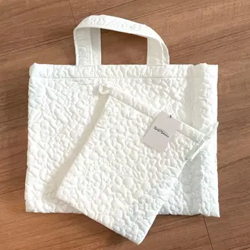 화이트 퀼팅 토트백 파우치 포함 택 포함 새상품 rosymonster