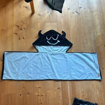 JY Trouble 후드 부착 타월