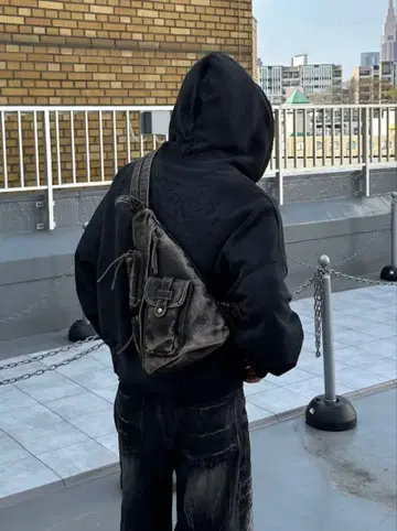 Chikashitsu vintage wash triangle bag