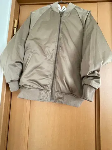 베이지 MA-1 스타일 자켓