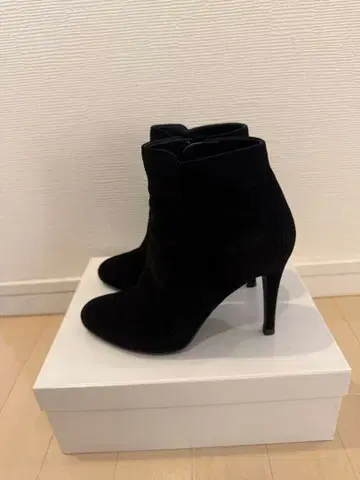 DIANA 블랙 스웨이드 숏부츠