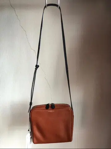 [미사용 새상품] TOMORROWLAND 슈링크 가죽 미니 숄더백