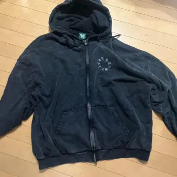 THINK LIKE A 다크 그레이 후드티