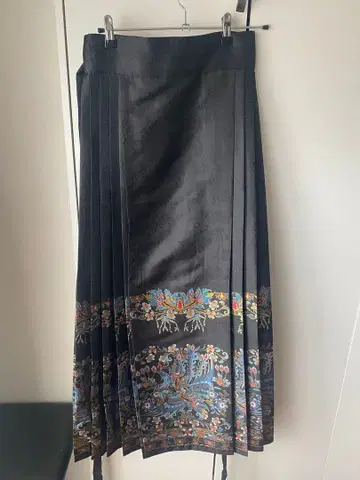 자수 장식 블랙 롱 스커트 마면 스커트 L