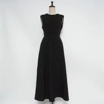 새상품급 LILY BROWN 백산 플레어 롱 원피스 블랙 사이즈 1