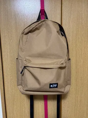 KIU 베이지 백팩 프론트 포켓 부착