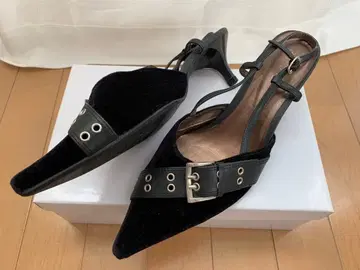 블랙 벨벳 스틸레토 하이힐