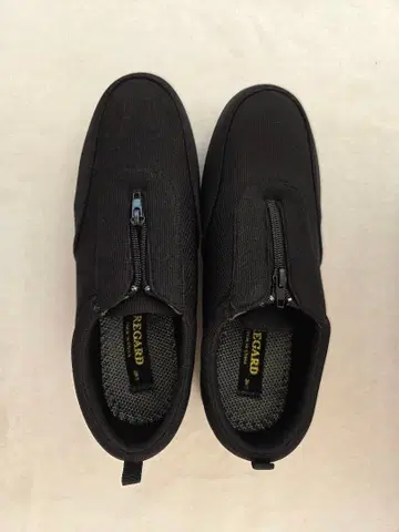 [ 새상품 ] REGARD 지퍼 달린 블랙 간호화