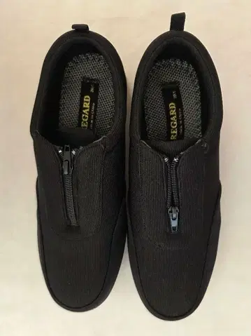 [ 새상품 ] REGARD 지퍼 달린 블랙 간호화