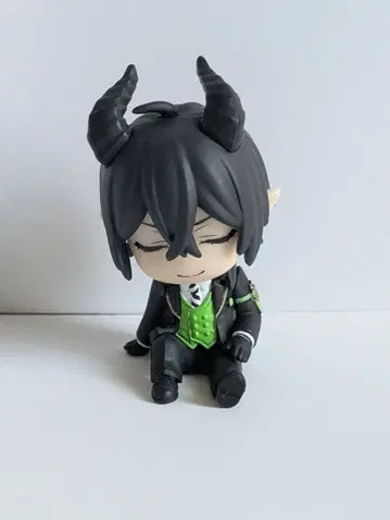 트위스티드 원더랜드 트위스테 말레우스 드라코니아 어깨 쿵