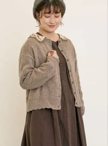 사만사 모스모스 자수 가디건