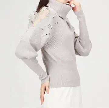 SNIDEL 자수 숄더 니트 풀오버