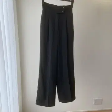 UNITED TOKYO 블랙 슬랙스 팬츠