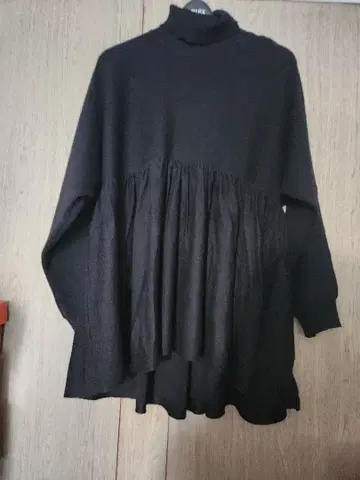 [ 미사용 ] ELFRANK 개더 절개 니트 F 사이즈