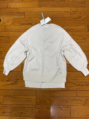 베이지 긴팔 니트 스웨터