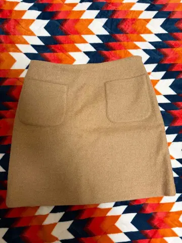 베이지 미니 스커트 앞 포켓 부착 골프