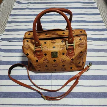 새상품급 MCM 브라운 미니 보스턴 백