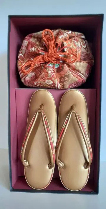 성인식, 졸업식, 설날, 일본 의류용 조리와 꽃무늬 복조리 세트