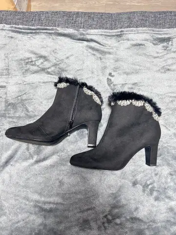 RANDA 퍼 장식 비쥬 블랙 부츠