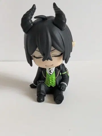 트위스티드 원더랜드 트위스테 말레우스 드라코니아 어깨 쿵