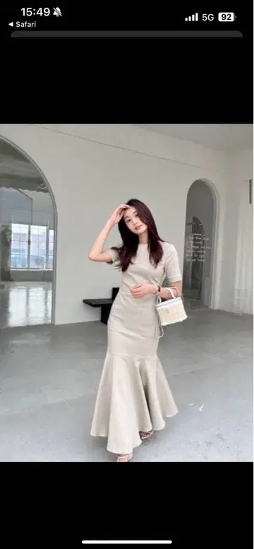 벌스데이 바쉬 베이지 플레어 스커트 반팔 원피스