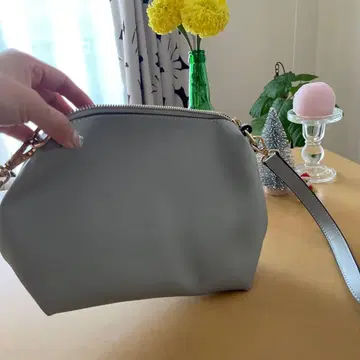 블루 그레이 숄더백 내 포켓 부착