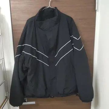 블랙 나일론 자켓 화이트 라인