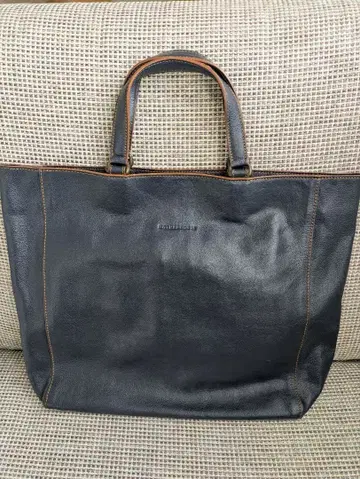 다크 블루 가죽 핸드백