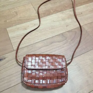 브라운 가죽 뜨개질 숄더백