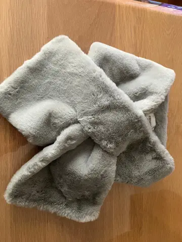 미사용 emmi atelier 에코 퍼스트 스톨 택 포함 라이트 그레이