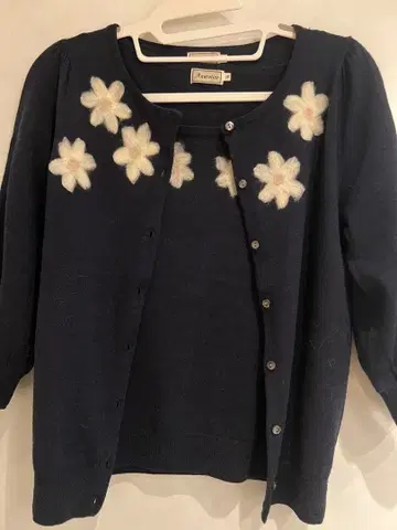 Anatelier 꽃 모티브 네이비 앙상블 가디건
