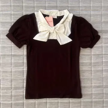 [택 포함 새상품] LIZLISA 다크 브라운 리본 포함 니트