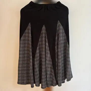 플레어 맥시 롱 스커트 블랙과 체크 무늬