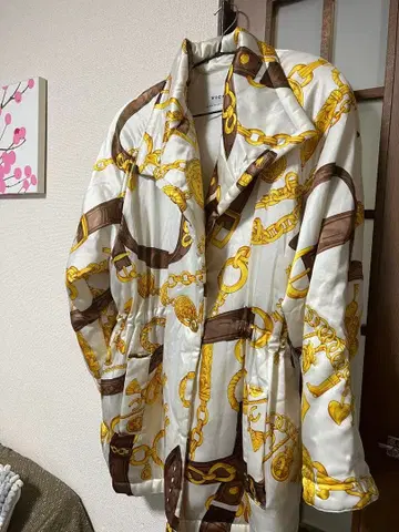 VICKY 체인 패턴 하프 코트