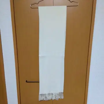 유니클로 아이보리 프린지 머플러 사이즈 10