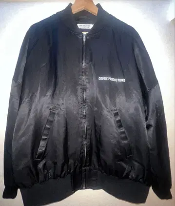 COTIEPRODUCTIONS 새틴 자수 블라존