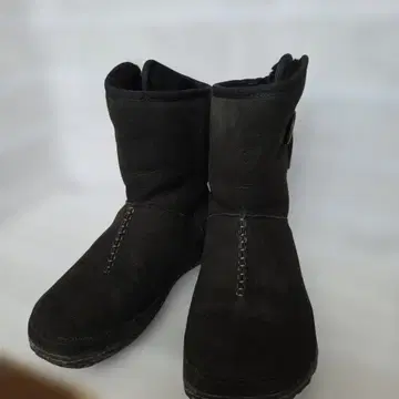 블랙 어그 부츠 버튼 포함