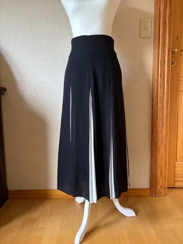 SHE Tokyo 플리츠 스커트