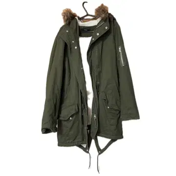 올리브 그린 후드 부착 모즈 코트