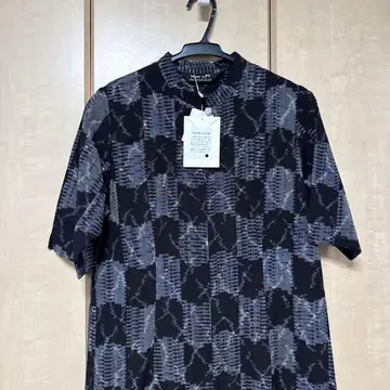 블랙과 그레이 패턴 반팔 셔츠 원피스