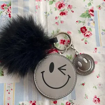 살롱 드 알파드 스마일 파우치 & 퍼 참