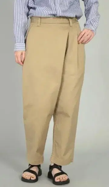 OMNIGOD 옴니갓 웨폰 턱 테이퍼드 치노 팬츠 사이즈 2