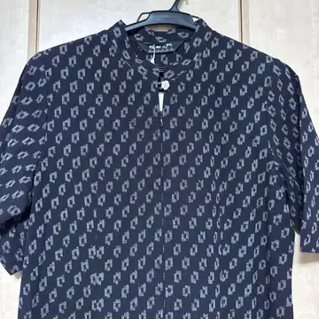 기하학 패턴 반팔 셔츠 원피스 블랙 계열