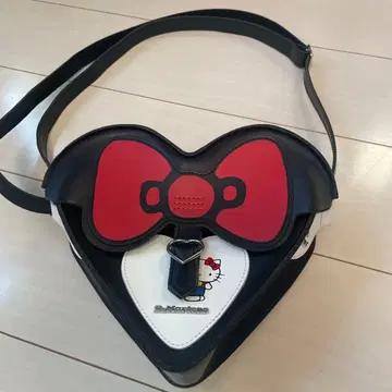 헬로키티 하트형 숄더백