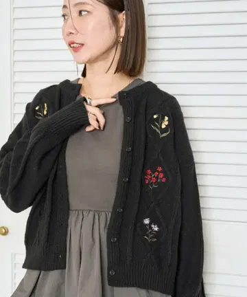 FREAK'S STORE 다이아 무늬 케이블 플라워 자수 니트 가디건