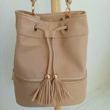 잉그 베이지 프린지 숄더백