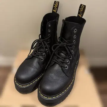 닥터마틴 JADON III 8홀 통굽 부츠 천연 가죽 레더