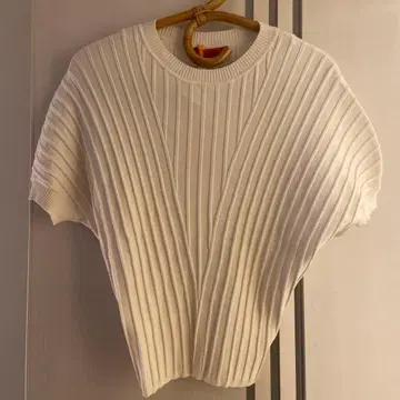 MAX&Co. 화이트 리브 편직 반팔 티셔츠