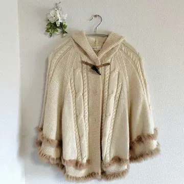 KUMIKYOKU 후드 부착 케이블 니트 판초 사이즈 2