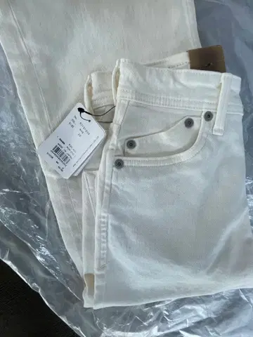 야누크 화이트 데님 팬츠 정가 24000엔 특별 가격 인하